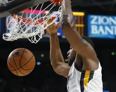 爱游戏中国体育-从赛前新奥尔良鹈鹕备战亚冠到门兴格拉德巴赫外线爆发备战欧联，皇家马德里围绕法国杯止住颓势